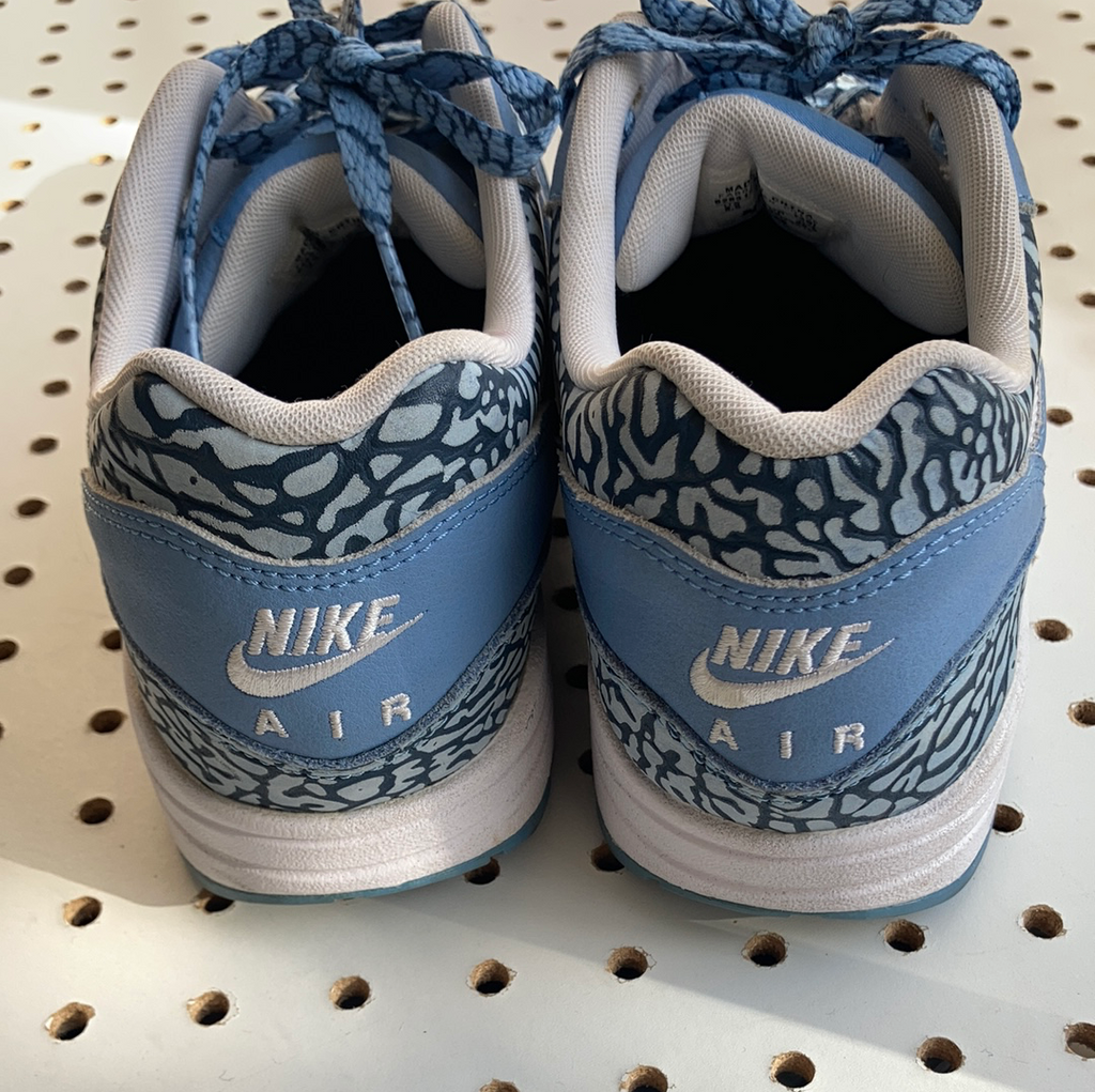 Nike air trainers size uk7.5 eu 42 Roundabout Dress Agency